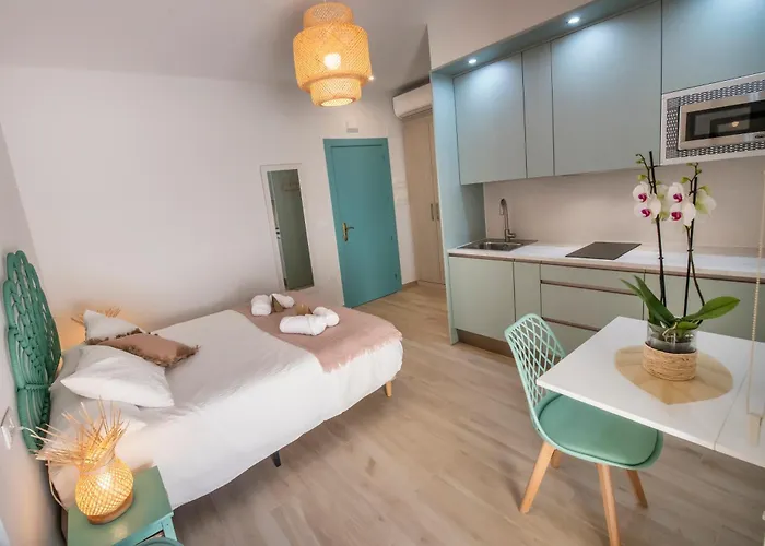 La Casa De Flores 3* Toro