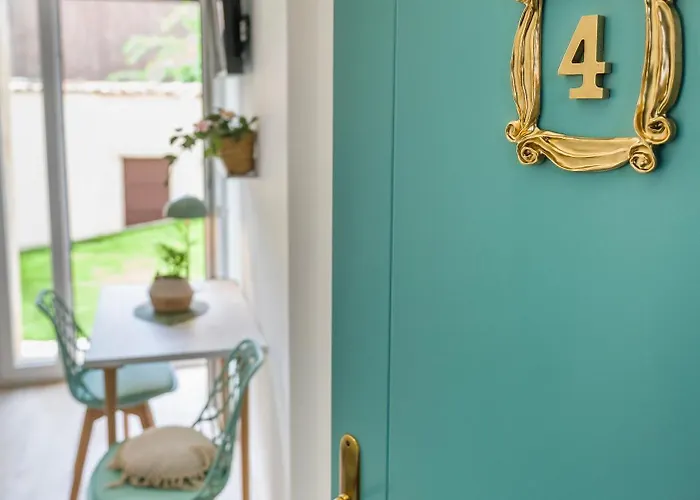 La Casa De Flores 3*